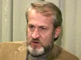 Он даже хотел бы вернуть на родину других эмигрантов, но пока боится, хотя ему и обещана безопасность, рассказал чеченский лидер в интервью "Российской газете" Он даже хотел бы вернуть на родину других эмигрантов, но пока боится, хотя ему и обещана безопасность, рассказал чеченский лидер в интервью "Российской газете"