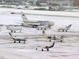Коллектив ОАО "Омский аэропорт" выступает против передачи 85% акций и имущества авиапредприятия из федеральной собственности в региональную