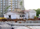 Православной общине на юго-западе Москвы не отдали крест, который находился на крыше снесенного здания, и вывезли его на свалку