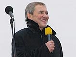 Мэр Киева на митинге поиграл в "детский сад" с горожанами и спел для них "Любимая моя" Мэр Киева на митинге поиграл в "детский сад" с горожанами и спел для них "Любимая моя"