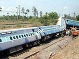 В Индии сошел с рельсов пассажирский состав - 16 погибших, более 200 раненых