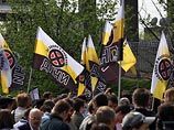 Российские националистические организации, выступающие против иммиграции, все чаще прибегают к насилию, а российская власть все откровеннее их поддерживает, утверждает InoPressa со ссылкой на Newsweek Российские националистические организации, выступающие против иммиграции, все чаще прибегают к насилию, а российская власть все откровеннее их поддерживает, утверждает InoPressa со ссылкой на Newsweek