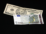 Доллар рванул до двухмесячного максимума к евро