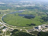 Европейская организация по ядерным исследованиям (CERN) в Женеве, курирующая работу Большого адронного коллайдера (БАК) отстает от своих коллег из лаборатории Энрико Ферми 