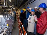Европейская наука проигрывает американцам гонку за "бозоном Хиггса" Европейская наука проигрывает американцам гонку за "бозоном Хиггса"