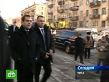 Официальные лица города с нетерпением ждали приезда Медведева, расчистили и отремонтировали все ухабы на центральной трассе
