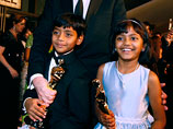 Индийским детям, сыгравшим в удостоенном восьми премий "Оскар" фильме "Миллионер из трущоб", подарили квартиры в Мумбаи