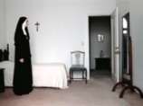 Итальянец решил постричься в монахини. Требуется операция