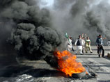 Массовые акции протеста и уличные беспорядки вспыхнули в Пакистане после того, как Верховный суд страны лишил депутатского мандата лидера оппозиции Наваза Шарифа и сместил его брата Шахбаза с поста главного министра провинции Пенджаб
