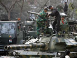 Ранее в столицу страны были направлены танки, для того, чтобы принудить военных, поднявших бунт, отпустить заложников