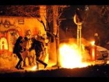 В Афинах молодежь напала на отряд полиции, забросала "коктейлями Молотова" здание редакции газеты В Афинах молодежь напала на отряд полиции, забросала "коктейлями Молотова" здание редакции газеты