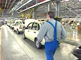The Moscow Times: руководство "АвтоВАЗа" готовится к гонкам, а рабочие играют в карты или пьют водку The Moscow Times: руководство "АвтоВАЗа" готовится к гонкам, а рабочие играют в карты или пьют водку
