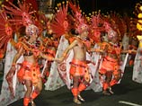 Парадом шести победивших школ самбы Рио-де-Жанейро простился сегодня с карнавалом