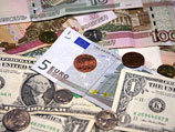 Рубль еще немного ослаб к доллару и евро