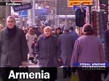 В продовольственных магазинах и супермаркетах Еревана во вторник царила паника. Жители выстроились в огромные очереди, желая приобрести продукты питания по сравнительно низкой цене