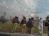Пакистанские полицейские задержали в среду нескольких подозреваемых в организации нападения на команду Шри-Ланки по крикету, сообщает  со ссылкой на телеканал Sky News