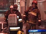 В Петербурге горит исторический ТЦ Апраксин Двор
