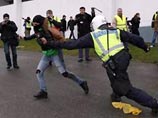 Датская полиция помогает шведской сохранять порядок на матче Кубка Дэвиса Датская полиция помогает шведской сохранять порядок на матче Кубка Дэвиса