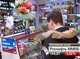 Медведев в Туле расспросил продавцов о ценах и купил знаменитый пряник 