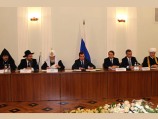 Медведев призвал искать истоки общественной морали в религиозных традициях народов России Медведев призвал искать истоки общественной морали в религиозных традициях народов России