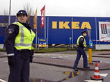 В среду вечером полиция Амстердама получила анонимный телефонный звонок из Брюсселя, автор которого утверждал, что несколько человек готовились произвести взрывы в магазине IKEA и большом торговом центре "Арена Бульвар"