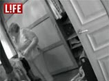 Знаменитому певцу и его родственникам удалось полностью изобличить женщину в краже, переквалифицировавшись на некоторое время в детектива Знаменитому певцу и его родственникам удалось полностью изобличить женщину в краже, переквалифицировавшись на некоторое время в детектива