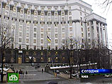 Правительство Украины решилось до 2010 года "уполовинить" себе зарплаты 