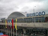 Самолет Boeing-737 с треснувшим лобовым стеклом совершил успешную экстренную посадку в московском аэропорту "Внуково" в четверг утром