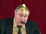 Депутат горсовета Симферополя на заседании разбила 4 куриных яйца об голову мэра города