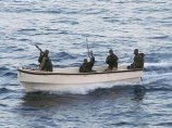 В Аденском заливе пираты пытаются захватить греческое грузовое судно
