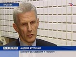 Стоит отметить, что накануне открытия съезда ректоров, в среду, прошла итоговая коллегия Минобрнауки, на которой руководитель министерства Андрей Фурсенко также заверил педагогов: несмотря на кризис, государство не собирается урезать преподавателям зарпла Стоит отметить, что накануне открытия съезда ректоров, в среду, прошла итоговая коллегия Минобрнауки, на которой руководитель министерства Андрей Фурсенко также заверил педагогов: несмотря на кризис, государство не собирается урезать преподавателям зарпла