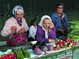 Особенно тепло, по словам оппозиционера, его встречают на городских рынках. "Угощают аджикой, лимонами и апельсинами абхазскими, сыром сулугуни, корейской морковью, помидорами. Мясо не беру — сейчас пост", - говорит Немцов Особенно тепло, по словам оппозиционера, его встречают на городских рынках. "Угощают аджикой, лимонами и апельсинами абхазскими, сыром сулугуни, корейской морковью, помидорами. Мясо не беру — сейчас пост", - говорит Немцов