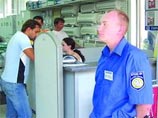Помимо магазинов граждане стали больше воровать с предприятий, охранник одного из предприятий рассказывает, что на заводе прекратили платить зарплату, и охранник перестал обращать внимание на звон, который стал раздаваться все чаще Помимо магазинов граждане стали больше воровать с предприятий, охранник одного из предприятий рассказывает, что на заводе прекратили платить зарплату, и охранник перестал обращать внимание на звон, который стал раздаваться все чаще