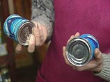 Семье из двух человек один раз в полгода полагается по 2 килограмма сахара, муки высшего сорта и макаронных изделий, по 1 килограмму крупы гречневой и риса, 1 пачка чая, 1 литр растительного масла, по 2 банки рыбных и мясных консервов и сгущенного молока Семье из двух человек один раз в полгода полагается по 2 килограмма сахара, муки высшего сорта и макаронных изделий, по 1 килограмму крупы гречневой и риса, 1 пачка чая, 1 литр растительного масла, по 2 банки рыбных и мясных консервов и сгущенного молока
