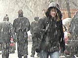 В Москве начался очередной снегопад, хотя синоптики ждали его только ночью