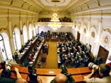 Для вынесения вотума недоверия оппозиционным социал-демократам и коммунистам нужно было набрать 101 голос, именно столько в результате и было набрано Для вынесения вотума недоверия оппозиционным социал-демократам и коммунистам нужно было набрать 101 голос, именно столько в результате и было набрано
