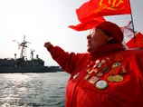 Корабль США в Севастополе встречен массовым протестом под лозунгом "НАТО, гоу хоум"