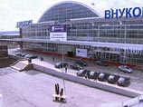 Ограбление оказалось заснято на камеры видеонаблюдения. Вся операция у налетчиков заняла несколько секунд, но до этого они преспокойно ждали жертв 15 минут Ограбление оказалось заснято на камеры видеонаблюдения. Вся операция у налетчиков заняла несколько секунд, но до этого они преспокойно ждали жертв 15 минут