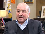 Березовский говорит, что деньги, перечисленные Анисимову, они с Патаркацишвили получили от продажи 25% "Русала", владельцами которого стали в 2000 году при создании компании