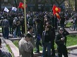 В столице Киргизии начался мирный митинг оппозиции. Власти опасаются резни и провокаций
