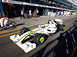 Пилоты Brawn GP забрали первую линию стартового поля Гран-при Австралии Пилоты Brawn GP забрали первую линию стартового поля Гран-при Австралии
