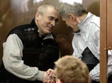 Ходорковский по второму делу обвиняется в хищении имущества в использованием служебного положения на сумму около 900 миллиардов рублей