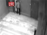 В туалете Мочалин с сообщниками накинулся на Вдовина и жестоко избил его. От полученных травм студент скончался до приезда медиков В туалете Мочалин с сообщниками накинулся на Вдовина и жестоко избил его. От полученных травм студент скончался до приезда медиков