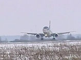 Самолет и два истребителя появились в районе взлетной полосы около 12:55, совершив небольшой круг почета над Жуковским
