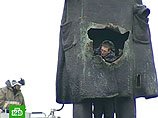 Напомним, что в результате взрыва, прогремевшего ночью на площади Финляндского вокзала, памятник Ленину пострадал настолько, что его решили отправить на реставрацию