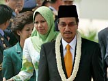 Король Малайзии Мизан Зайнал Абидин принял отставку премьер-министра страны Абдуллы Ахмада Бадави и назначил новым премьером Наджиба Разака, избранного на прошлой неделе новым лидером правящей партии