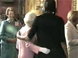 Жена президента США Мишель Обама нарушила протокол, общаясь с королевой Великобритании Елизаветой II