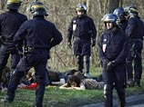 Во Франции начались столкновения антинатовцев с полицией: применен слезоточивый газ, более сотни задержанных
