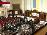Янукович выводит киевлян на улицы: "регионалы" блокируют украинскую Раду, требуя отставки премьера