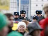 Члены "России молодой" провели в Москве акцию против приема на работу нелегальных мигрантов Члены "России молодой" провели в Москве акцию против приема на работу нелегальных мигрантов